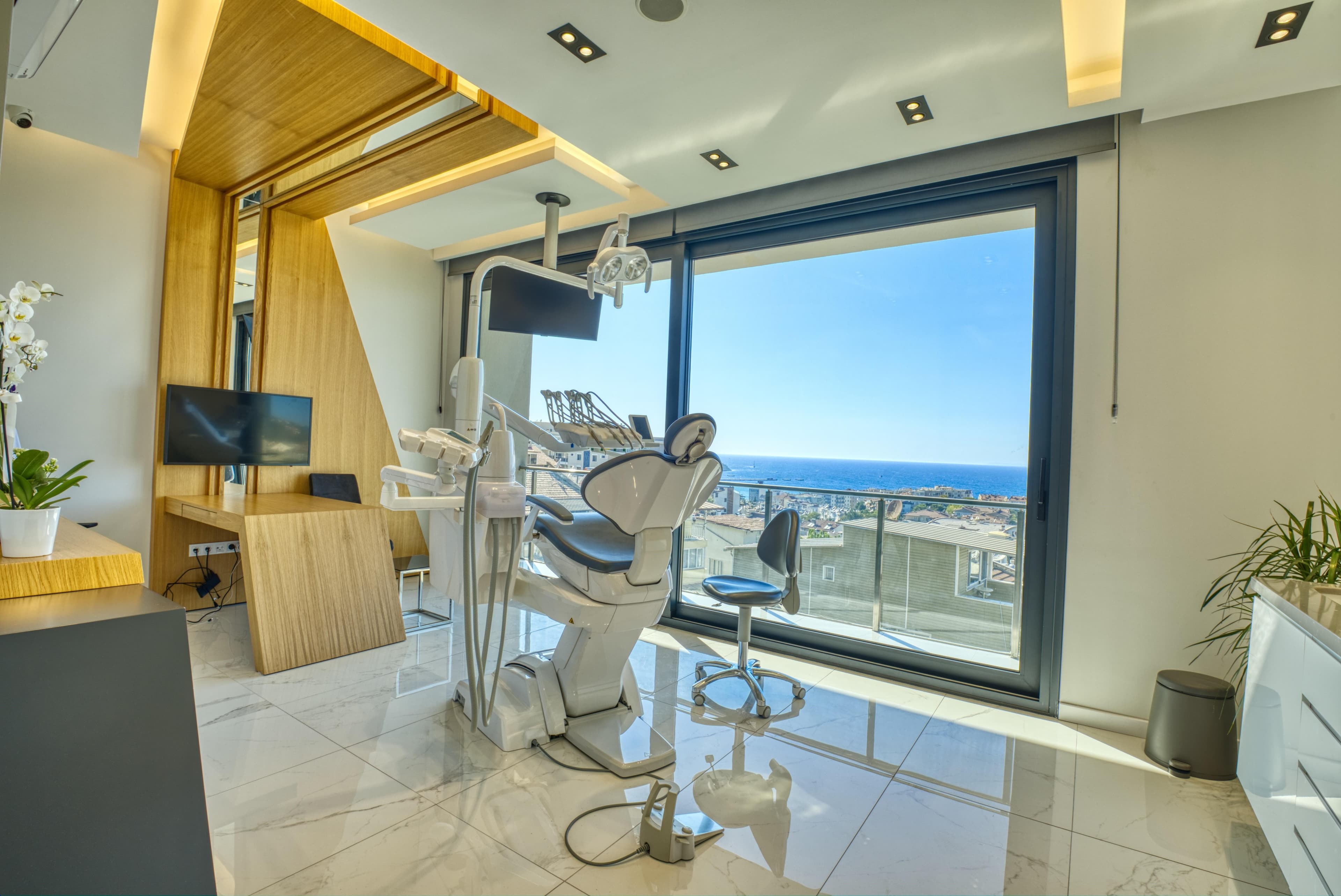 MCY Dental Clinic — welcoming, modern dental practice